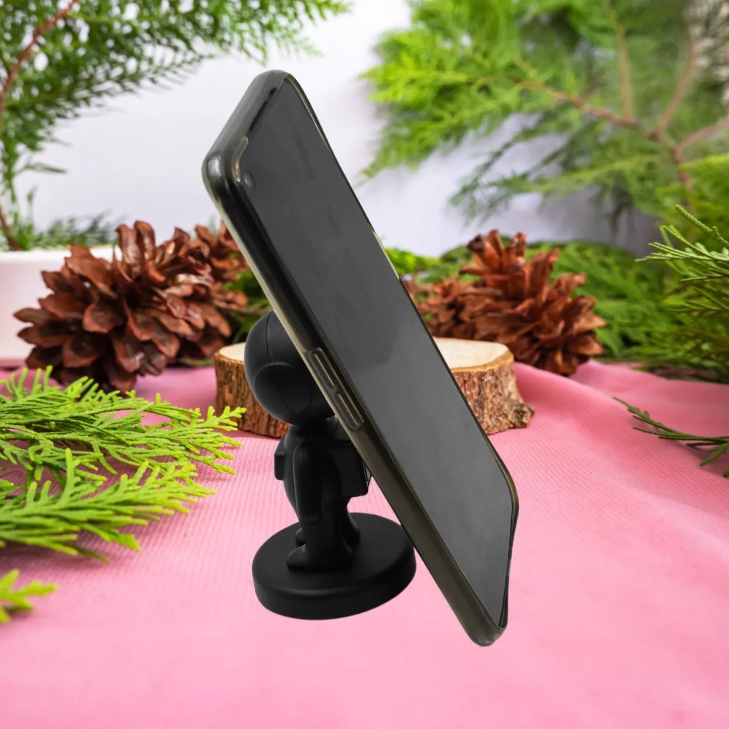 Magnetic Mobile Phone Holder – Cartoon Astronaut Car Holder for Dashboard, 360° Rotation (1 Pc) - Chestore