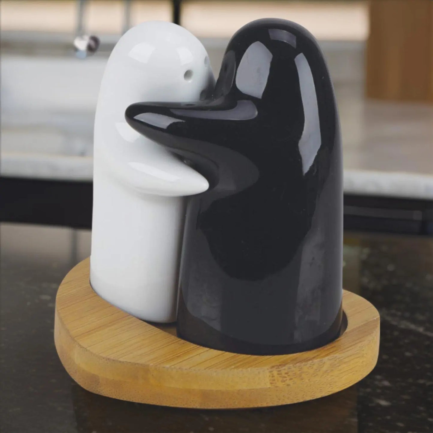 Ceramic Salt & Pepper Shakers – Cute & Stylish 2 - Piece Spice Set 🧂✨ - Chestore