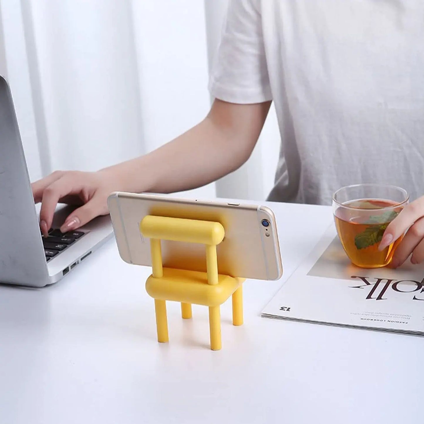 Mini Chair Mobile Phone Holder – Fun & Portable Smartphone Dock for All Phones 📱🪑✨ - Chestore