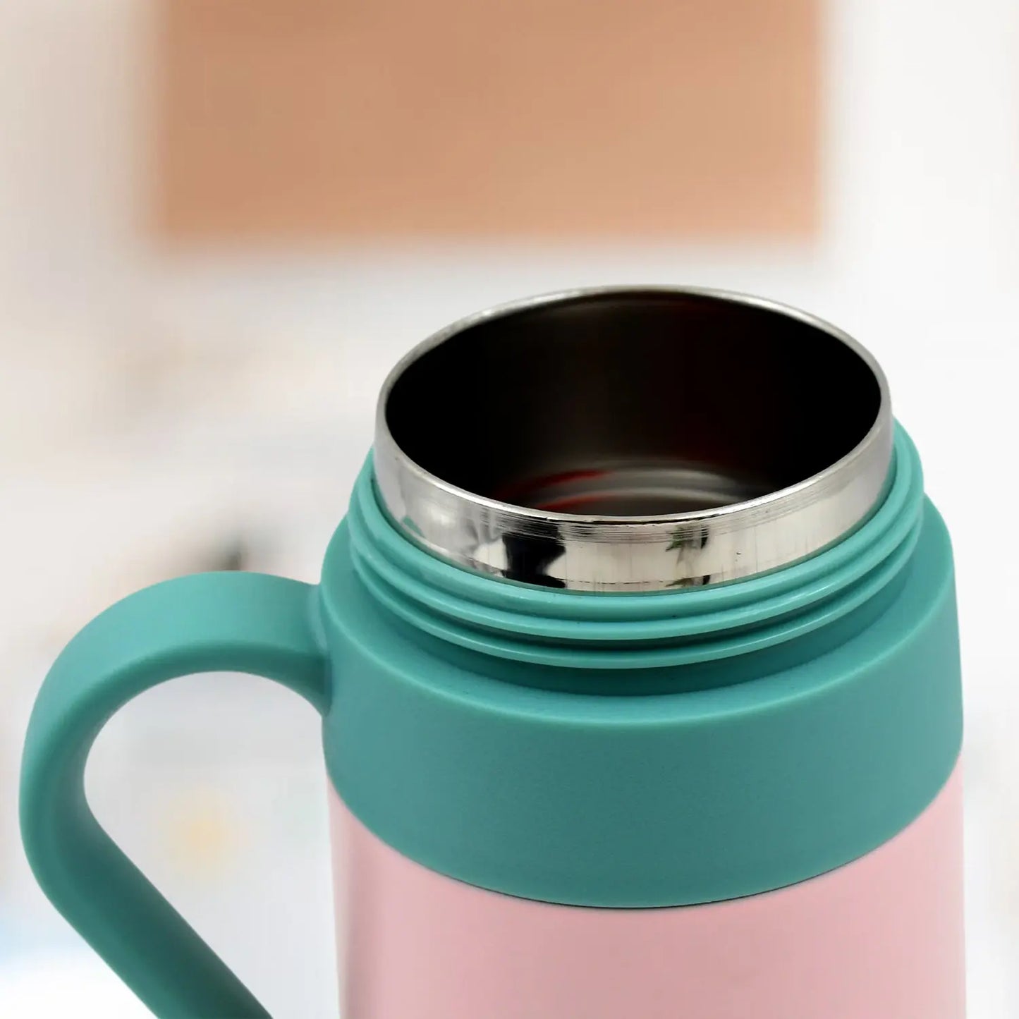 Smart Vacuum Insulated Water Bottle with LED Temperature Display – 600 ml, Gift Box – Temperature Display, Leak - Proof, Stylish - Chestore