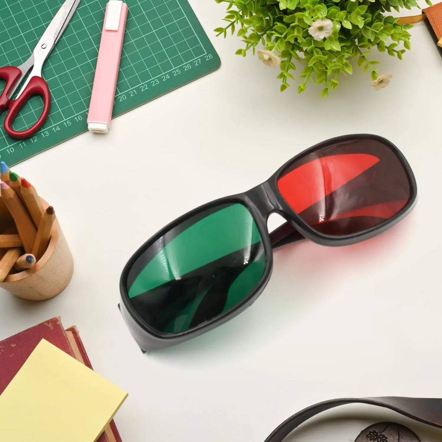 UV Protected Round Sunglasses 🕶️ | Classic 3D Design for Men & Women 👓 | Lightweight & Versatile for Indoor & Outdoor Use 🌞 - Chestore