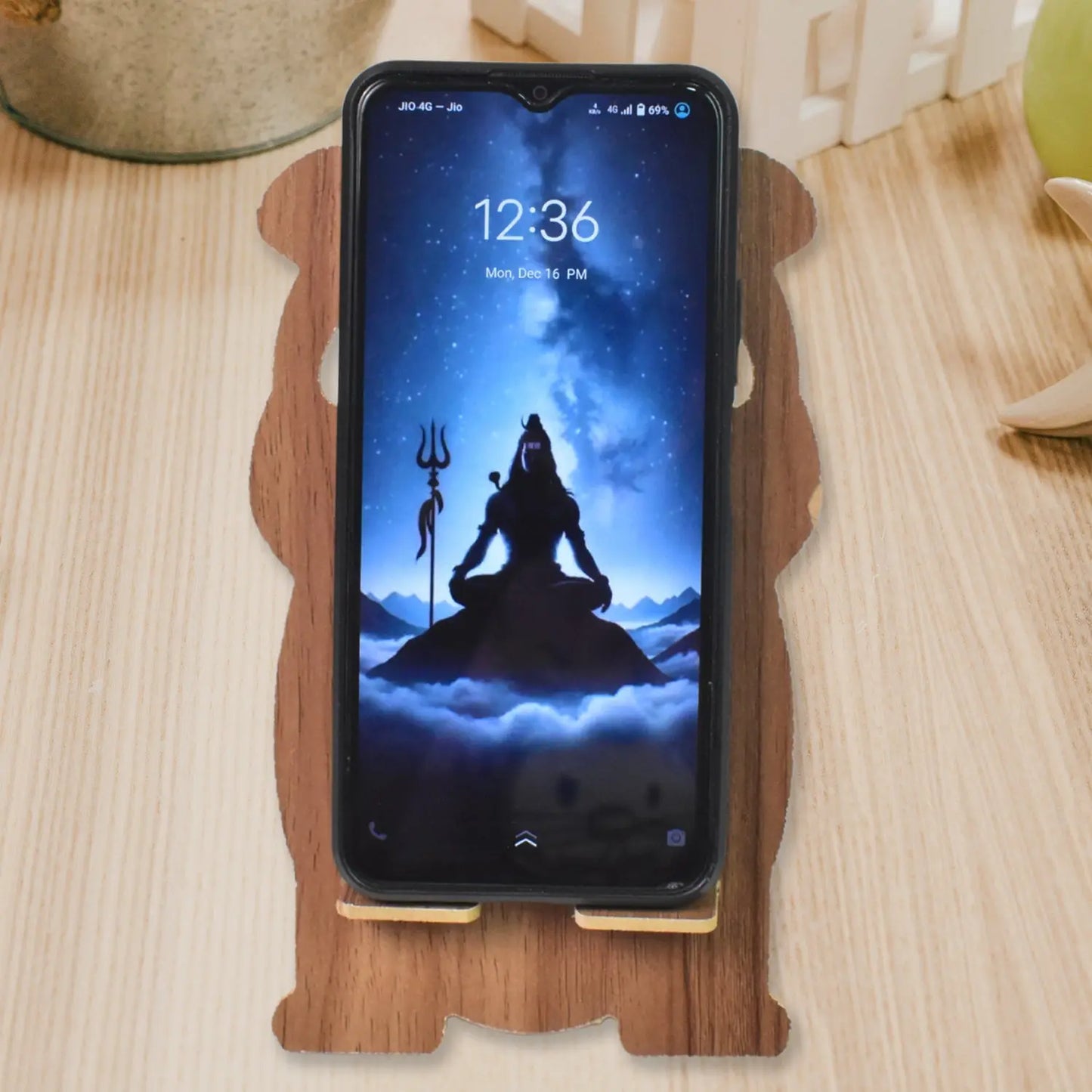 Wooden Cartoon Shape Mobile Stand – Fun & Functional Phone Holder for All Ages 🐻📱✨ - Chestore